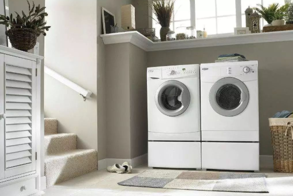 老式洗衣机甩干撞桶是什么原因？