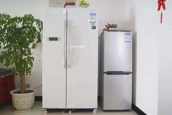 冰箱冷藏室结冰的原因和解决方法是什么？