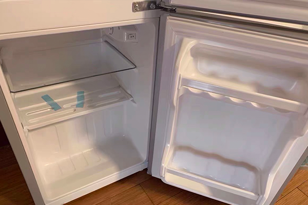达美尼冰箱的排水孔在哪儿