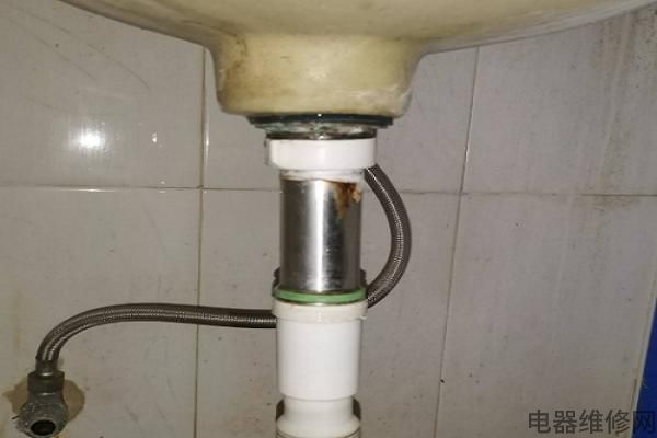 家里下水道堵了，用管道疏通剂好用吗？